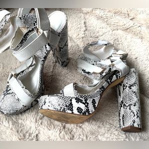 WOMEN’S DOLLS KILL SNAKE SKIN PLATFORM STRAPPY HEELS SIZE 8.5
